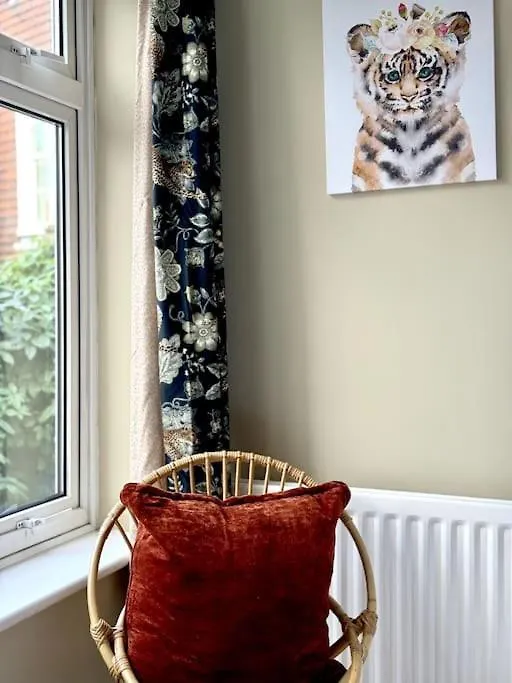 Holiday home Boho Modern Entire House In Southampton - Sleeps 13 - 5 Bedrooms - 7 Beds - Overlooking The Original City Walls -Walking Distance To The City Centre & Cruise Terminals - Private Garage