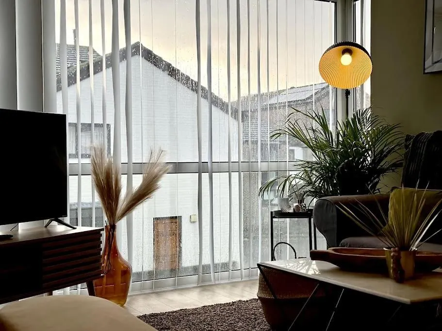 Boho Modern Entire House In Southampton - Sleeps 13 - 5 Bedrooms - 7 Beds - Overlooking The Original City Walls -Walking Distance To The City Centre & Cruise Terminals - Private Garage United Kingdom