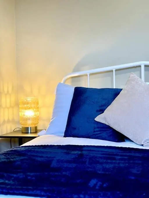 Holiday home Boho Modern Entire House In Southampton - Sleeps 13 - 5 Bedrooms - 7 Beds - Overlooking The Original City Walls -Walking Distance To The City Centre & Cruise Terminals - Private Garage United Kingdom