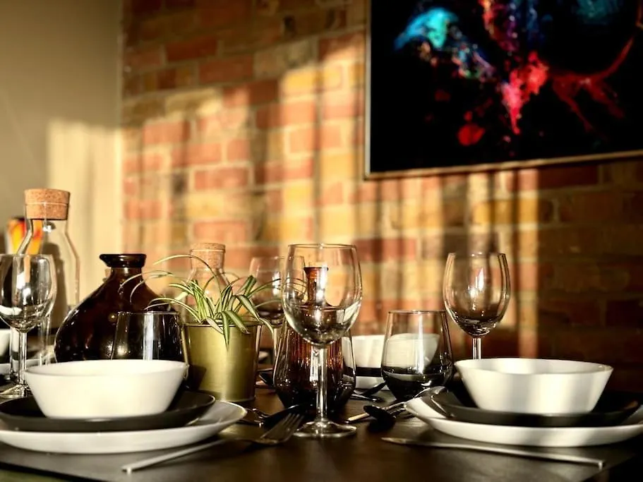 Boho Modern Entire House In Southampton - Sleeps 13 - 5 Bedrooms - 7 Beds - Overlooking The Original City Walls -Walking Distance To The City Centre & Cruise Terminals - Private Garage United Kingdom