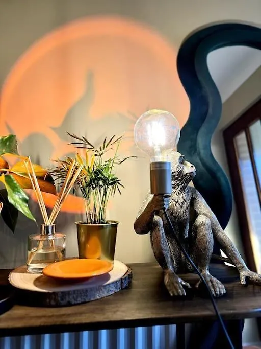 Boho Modern Entire House In Southampton - Sleeps 13 - 5 Bedrooms - 7 Beds - Overlooking The Original City Walls -Walking Distance To The City Centre & Cruise Terminals - Private Garage United Kingdom