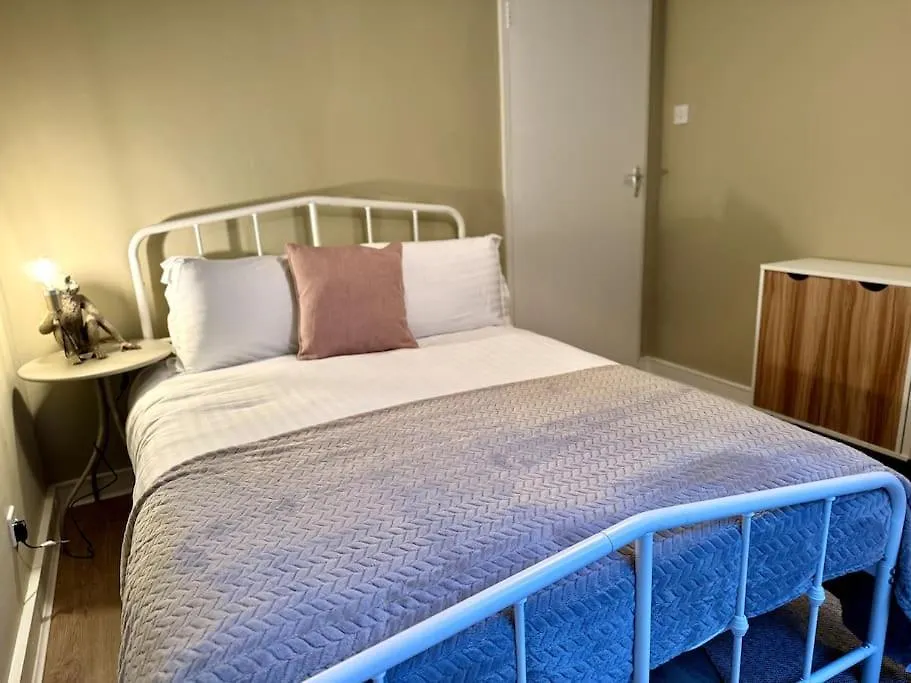 Holiday home Boho Modern Entire House In Southampton - Sleeps 13 - 5 Bedrooms - 7 Beds - Overlooking The Original City Walls -Walking Distance To The City Centre & Cruise Terminals - Private Garage United Kingdom