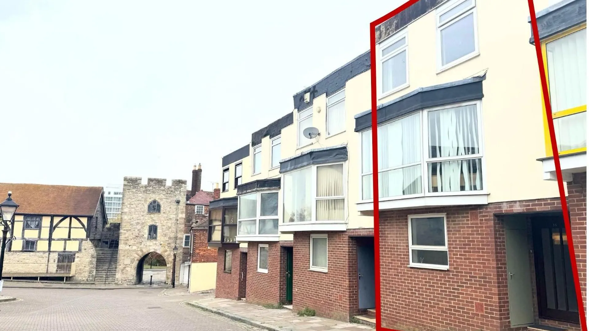 Boho Modern Entire House In Southampton - Sleeps 13 - 5 Bedrooms - 7 Beds - Overlooking The Original City Walls -Walking Distance To The City Centre & Cruise Terminals - Private Garage United Kingdom