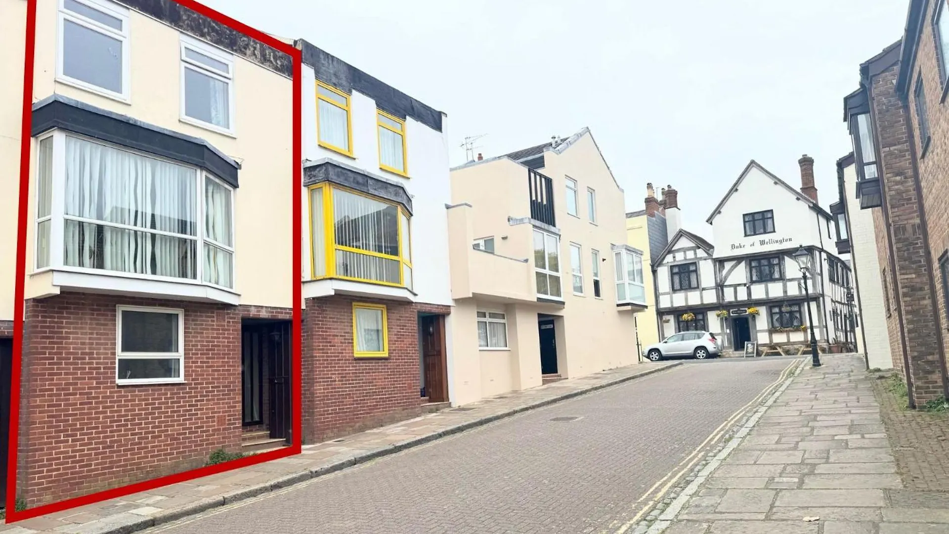 Boho Modern Entire House In Southampton - Sleeps 13 - 5 Bedrooms - 7 Beds - Overlooking The Original City Walls -Walking Distance To The City Centre & Cruise Terminals - Private Garage 0*,  United Kingdom